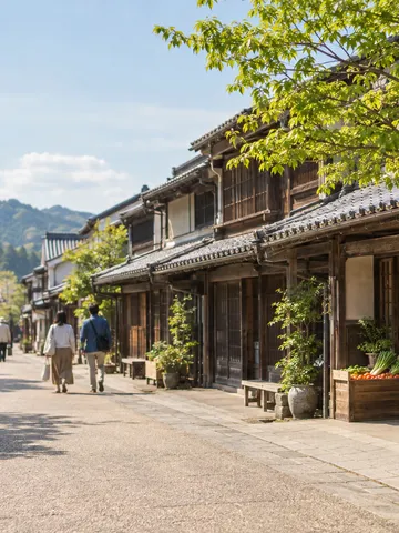 昭和の面影が残る商店街の街並み